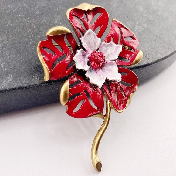 VINTAGE Red white enamel and brass toned metal dimensional flower brooch big pin - Picture 7 of 10